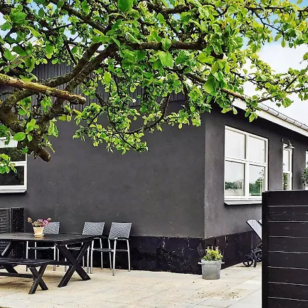 Feriehus Four-bedroom Holiday In Frørup