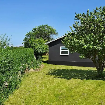 Feriehus Four-bedroom Holiday In Frørup *