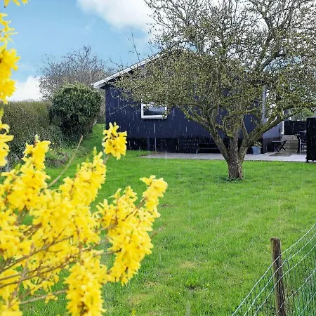 Four-bedroom Holiday In Frørup