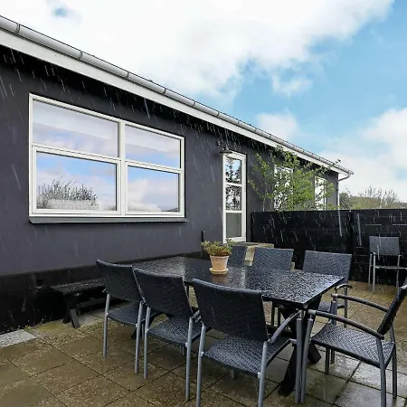 Four-bedroom Holiday In Frørup