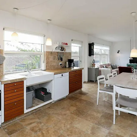 Four-bedroom Holiday In Frørup Feriehus